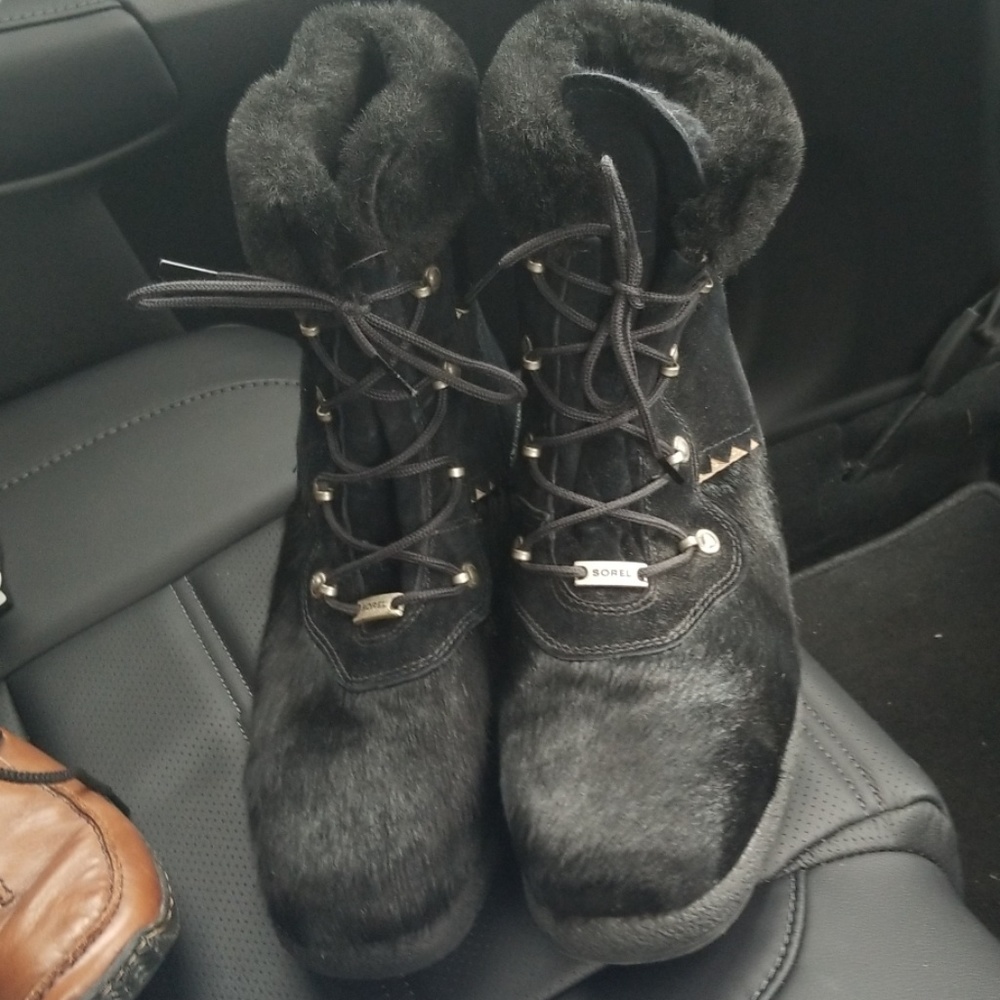 Sorel Boots / Black Fur and Suade